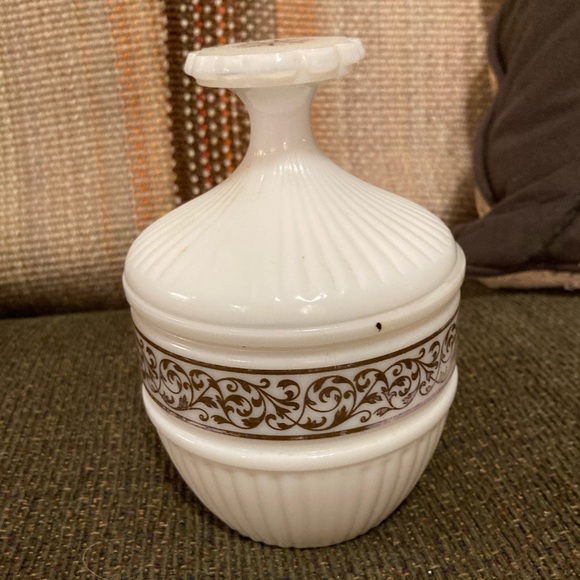 Avon White Milk Glass Vintage Lidded Candle or Powder Jar Container - Picture 3 of 12